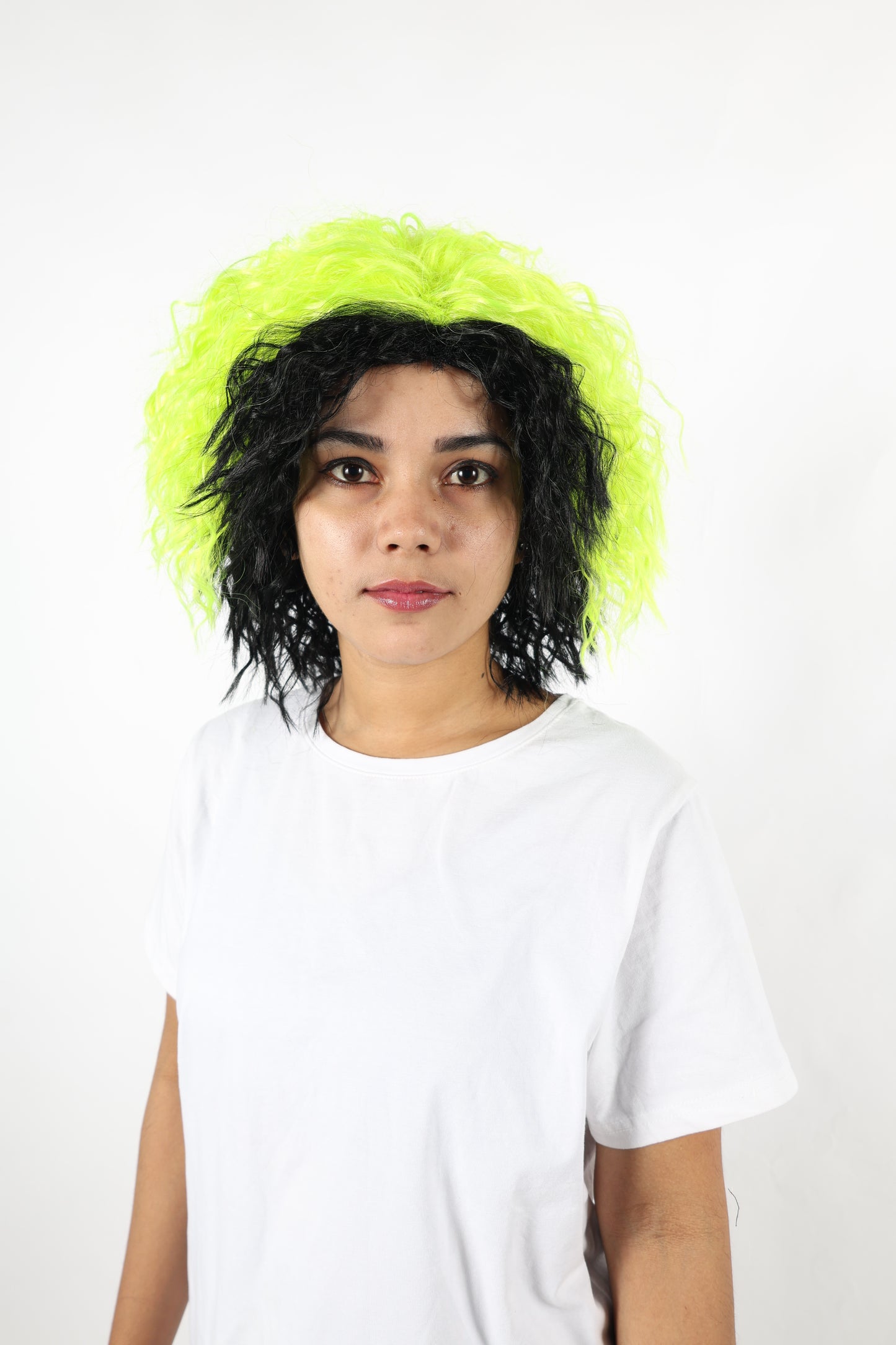 HPO Women’s Wavy Black & Light Green Mixed Chic Wig | Synthetic Long Hair Wig with Heat-Resistant Fibers | Wigs for Halloween, Festivals & Parties