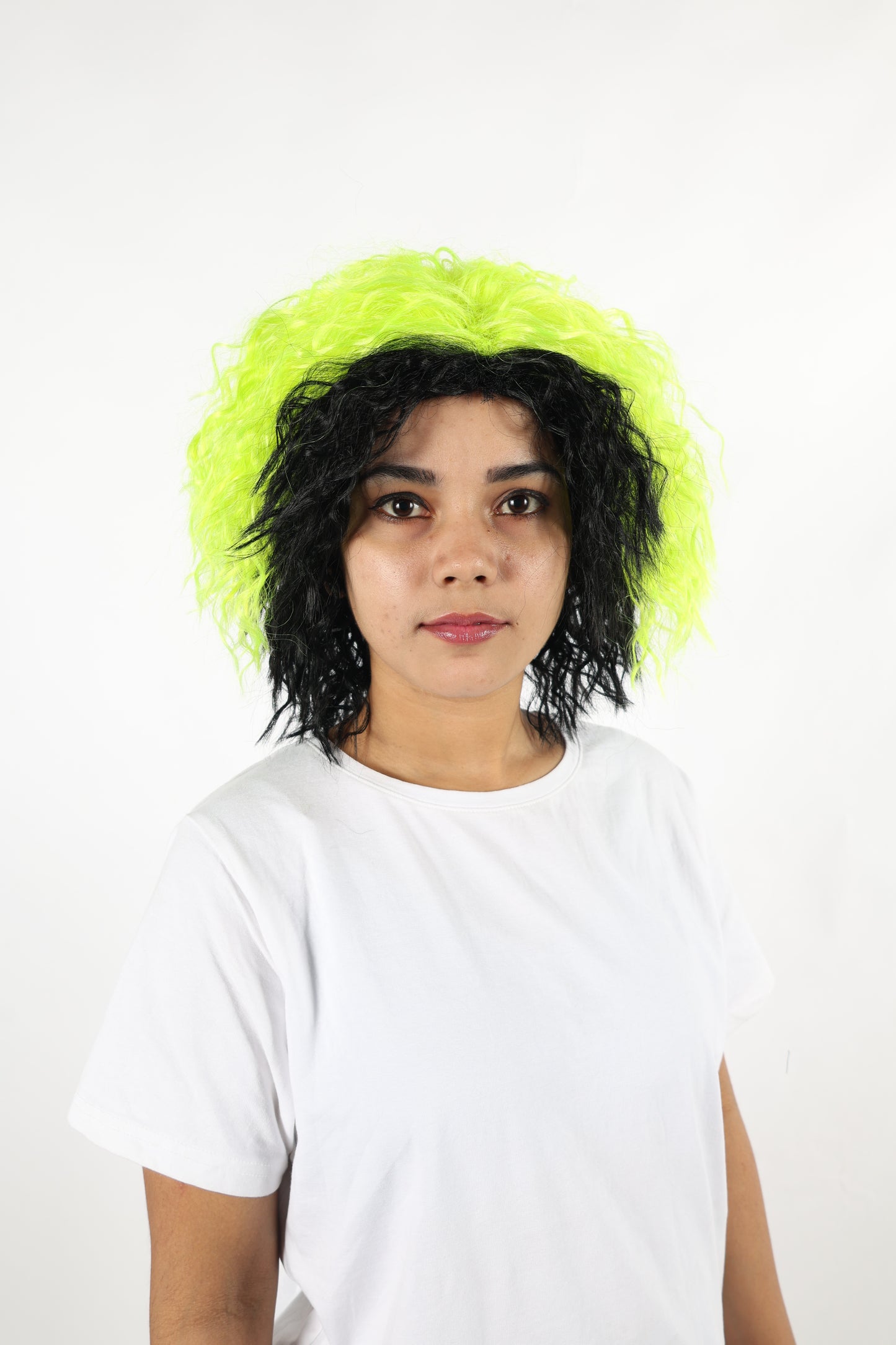 HPO Women’s Wavy Black & Light Green Mixed Chic Wig | Synthetic Long Hair Wig with Heat-Resistant Fibers | Wigs for Halloween, Festivals & Parties