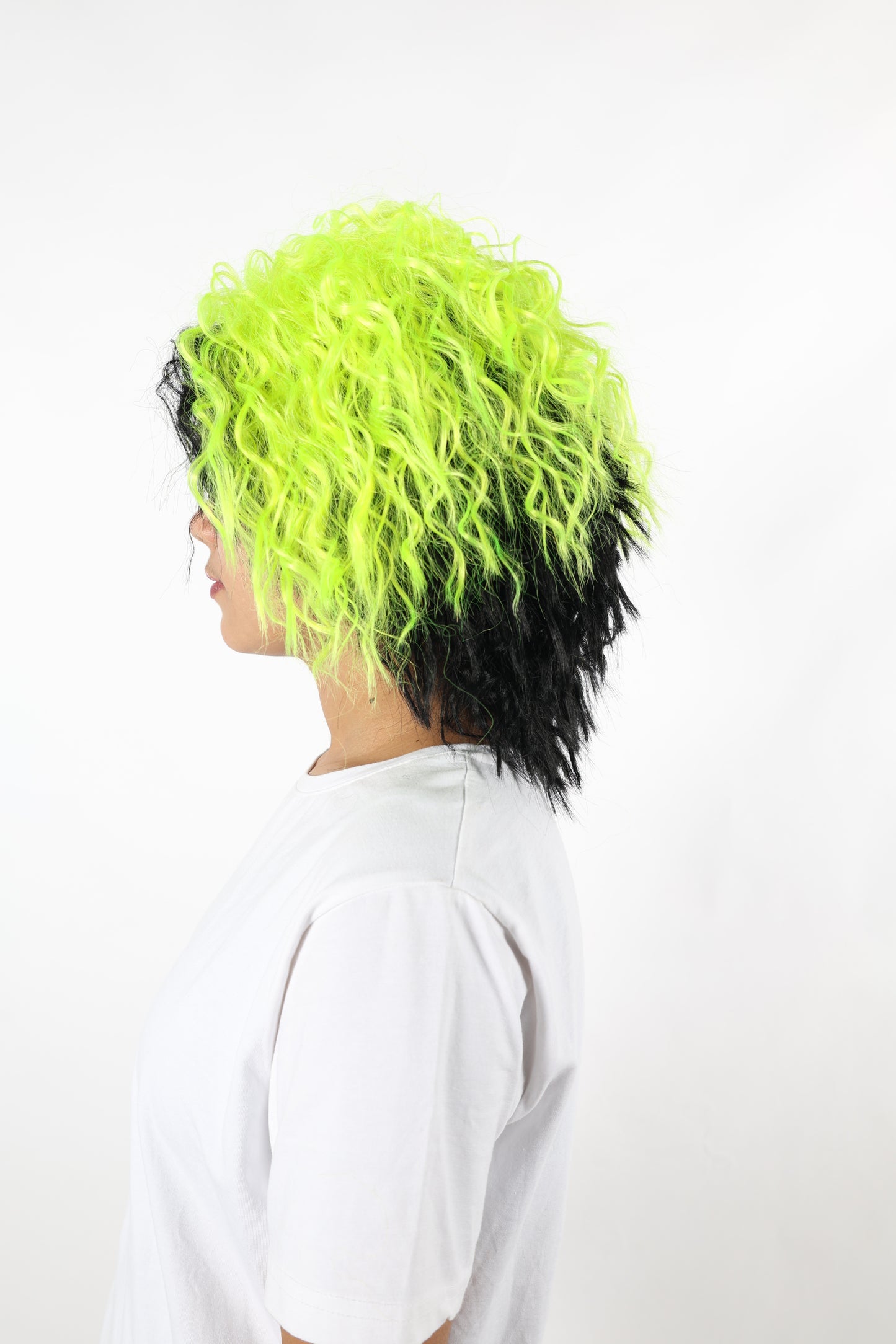 HPO Women’s Wavy Black & Light Green Mixed Chic Wig | Synthetic Long Hair Wig with Heat-Resistant Fibers | Wigs for Halloween, Festivals & Parties